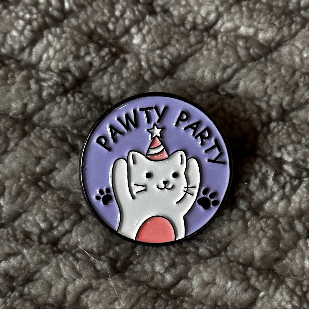 🎄 NEW Cat Party Enamel Pin